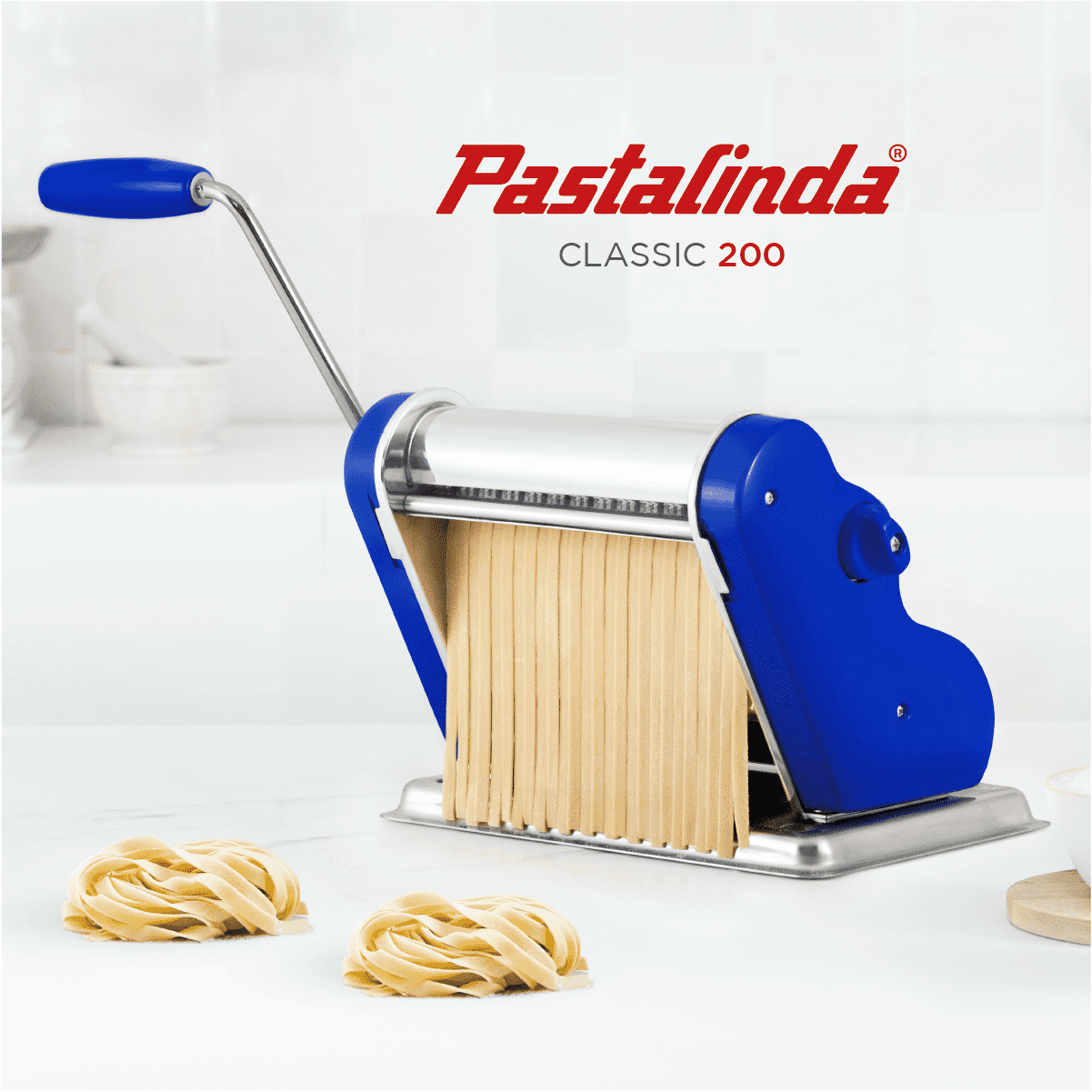 https://www.pastalindausa.com/cdn/shop/files/pastalinda-pasta-maker-machine-default-title-pastalinda-classic-200-blue-pasta-maker-machine-with-hand-crank-and-two-clamps-41574152175897.png?v=1698235431&width=1445